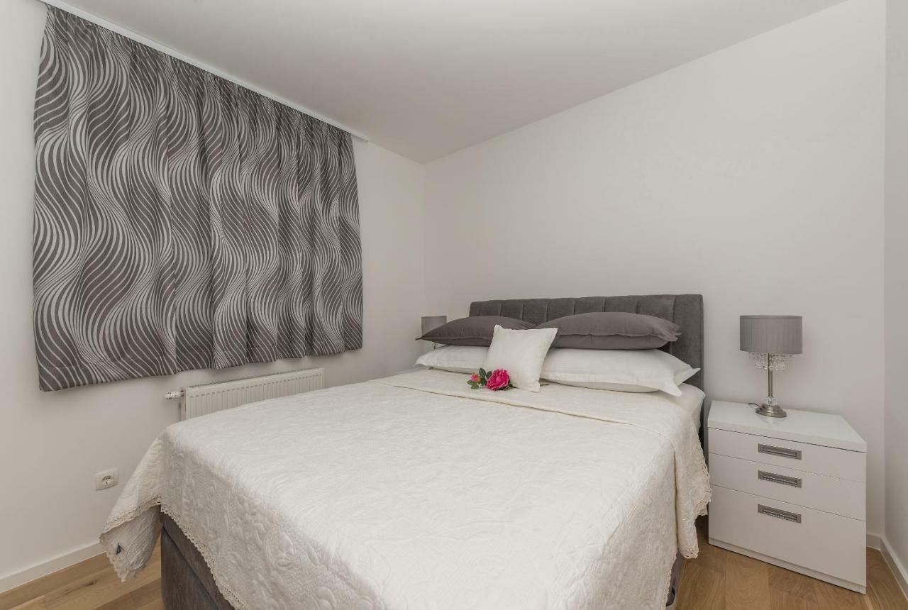 Penthouse Nikola Lejlighed Makarska Eksteriør billede
