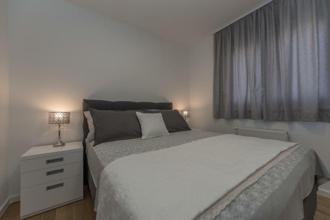 Penthouse Nikola Lejlighed Makarska Eksteriør billede