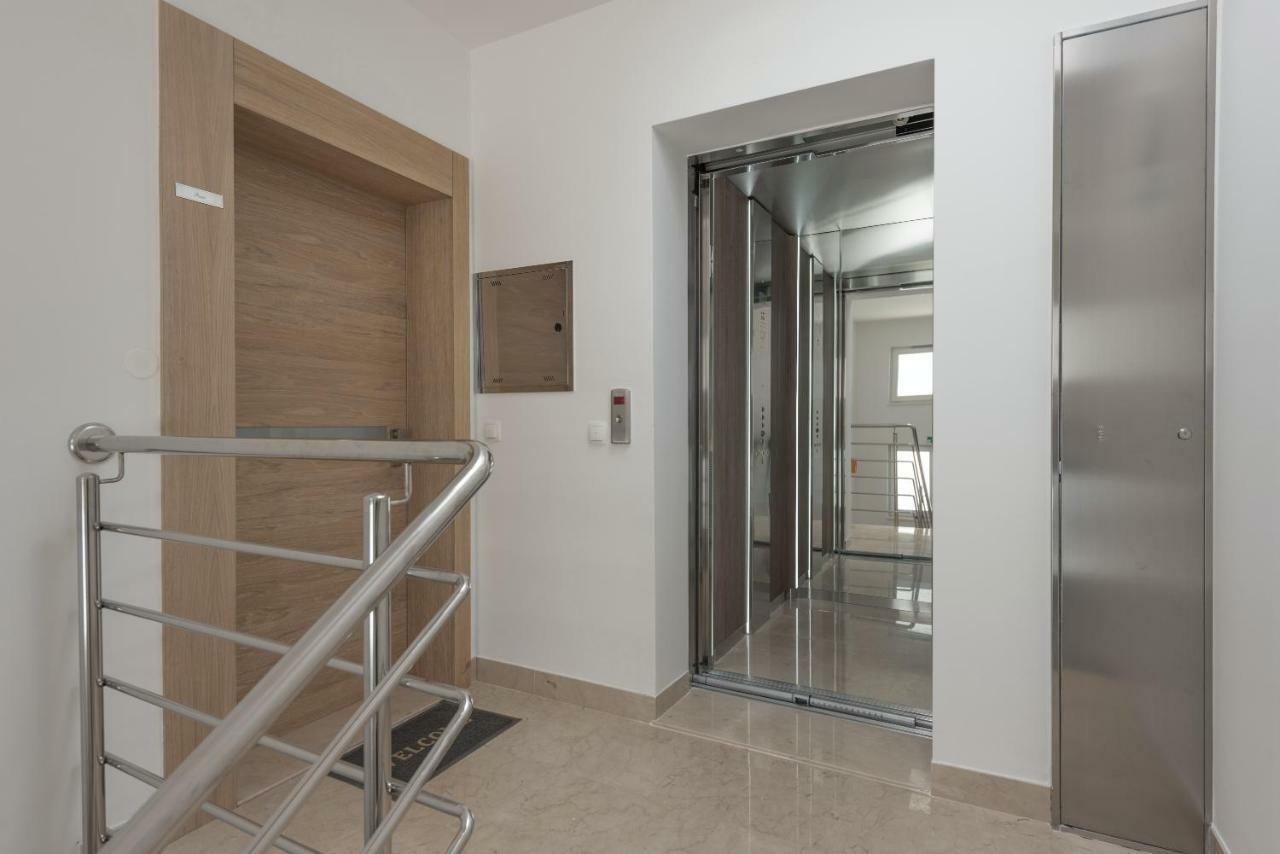Penthouse Nikola Lejlighed Makarska Eksteriør billede