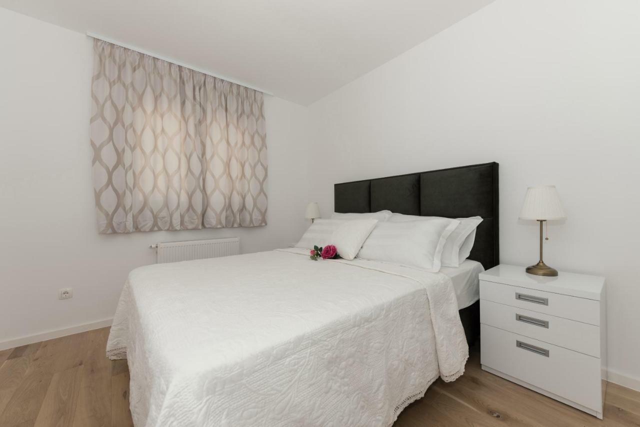 Penthouse Nikola Lejlighed Makarska Eksteriør billede