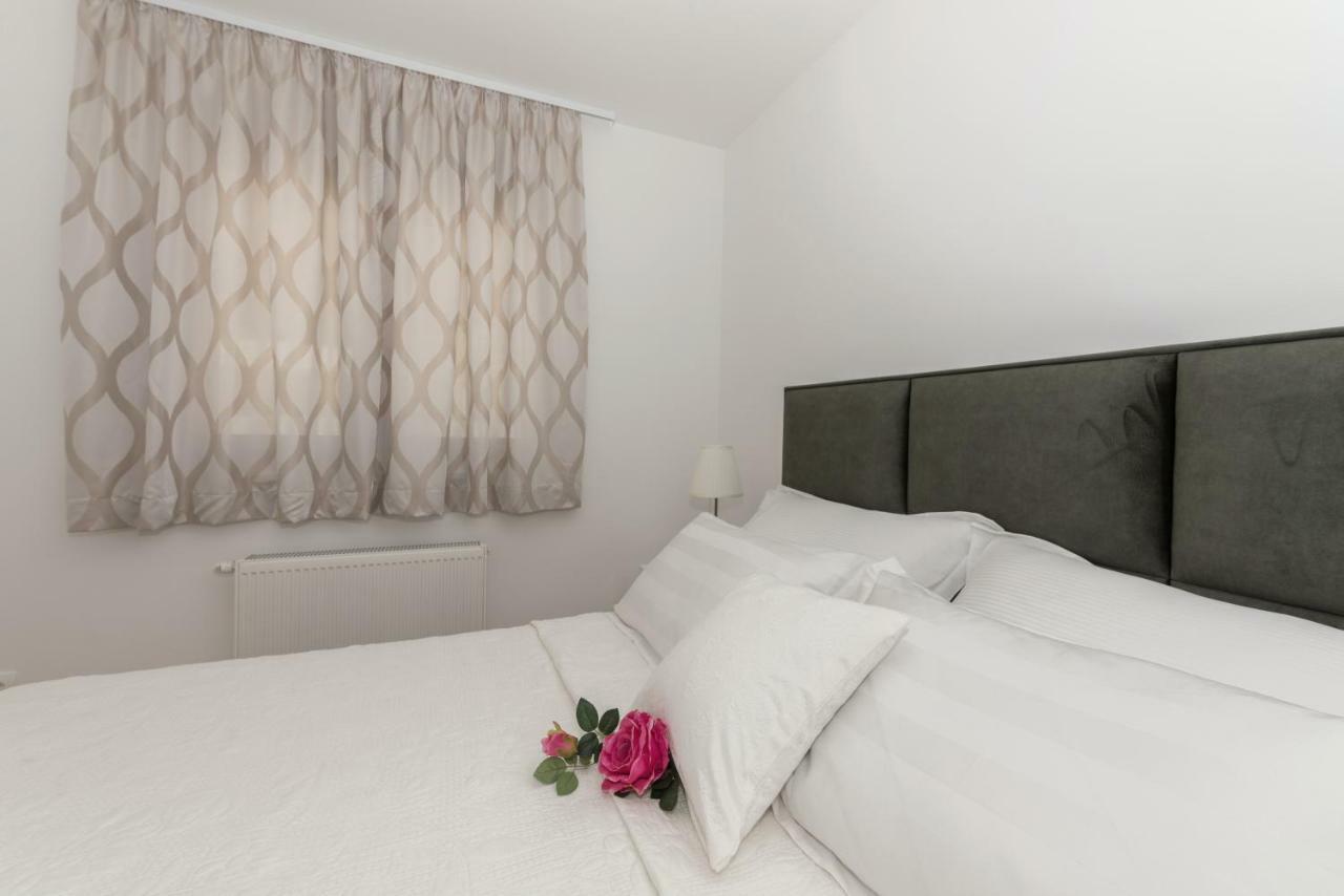 Penthouse Nikola Lejlighed Makarska Eksteriør billede